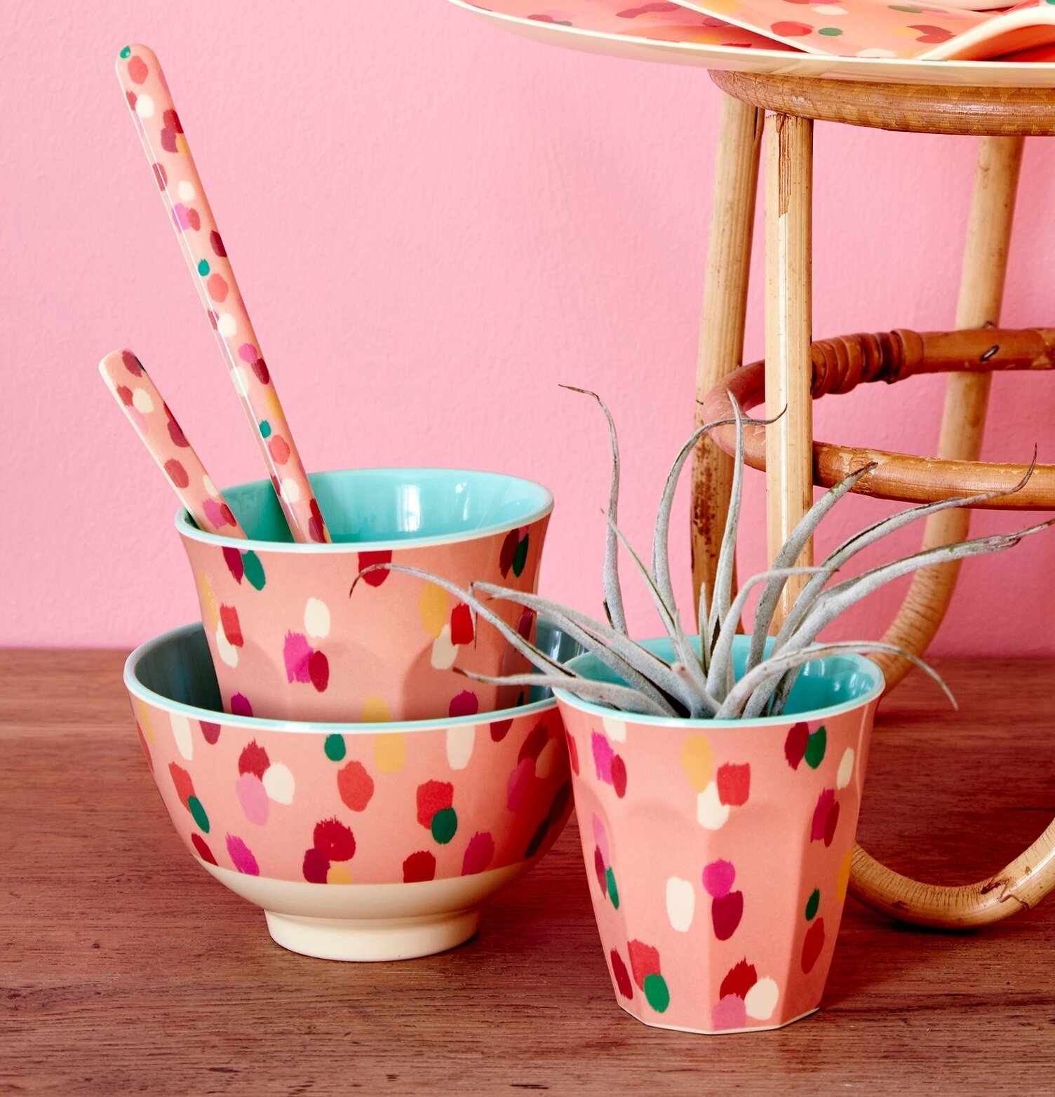 Mugg Dapper Dot Print från Rice med matchande skålar