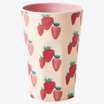 Mugg Latte Strawberry Print från Rice med jordgubbsmönster