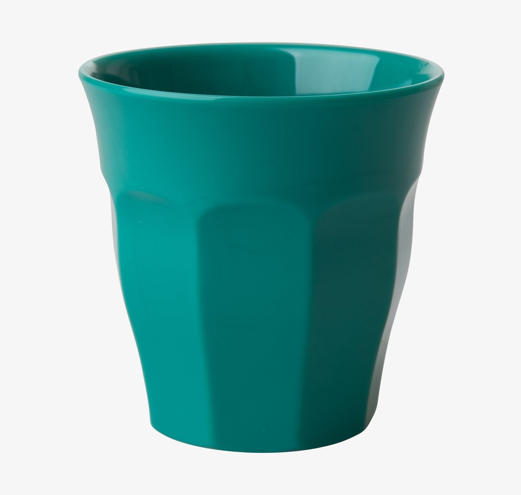 Mugg Dark Green från Rice med djupt grön färg och räfflor