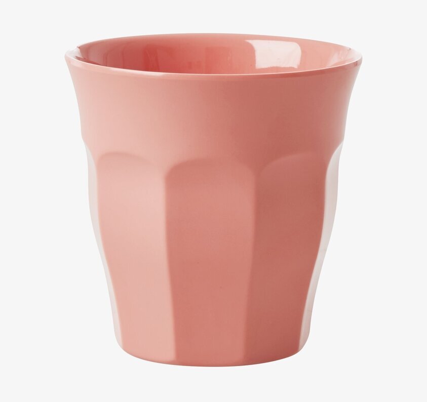 Mugg True Coral från Rice i korallrosa med räfflad yta
