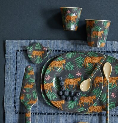 Mugg Leopard & Leaves Print från Rice med matchande servis