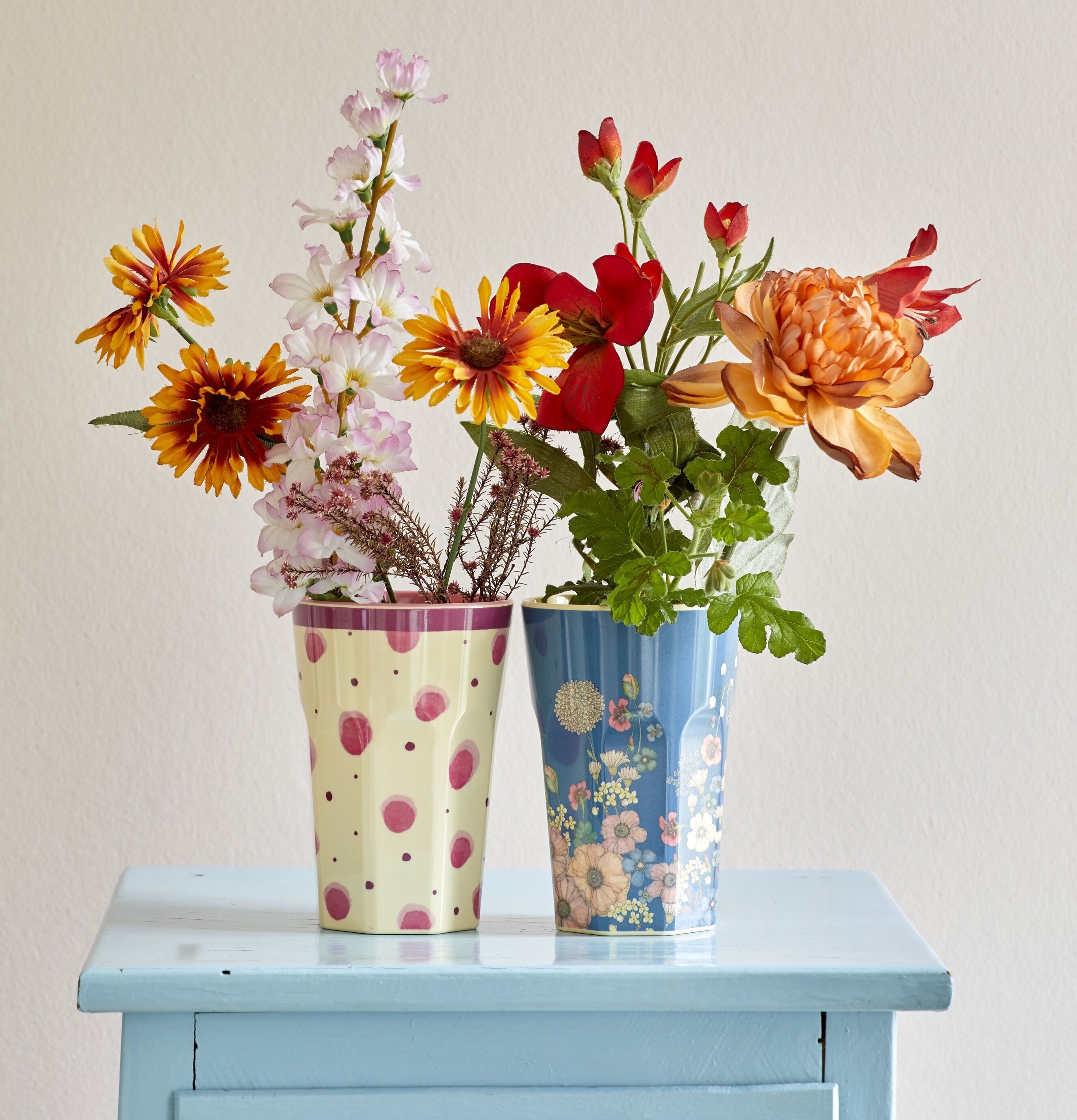 Mugg 2-Pack Watercolor/Flower Print från Rice på blå byrå