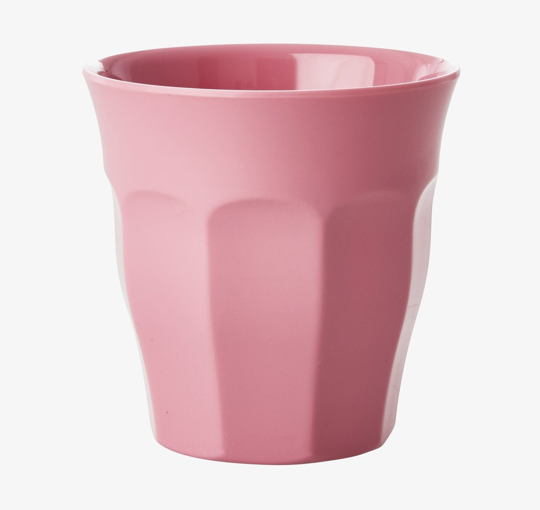 Mugg Melamin Dusty Pink från Rice mot vit bakgrund