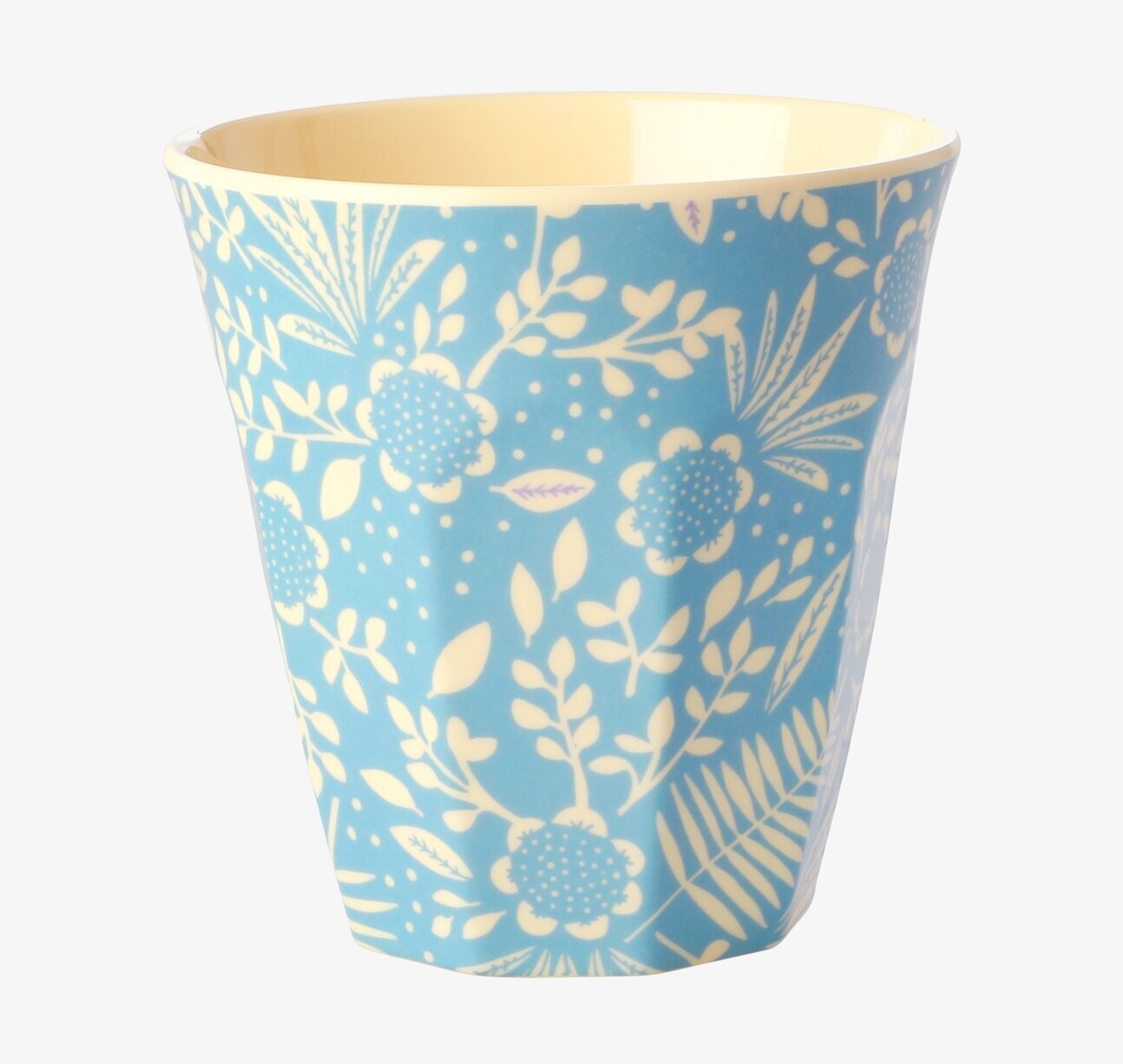 Mugg Blue Fern & Flower Print från Rice mot ljus bakgrund