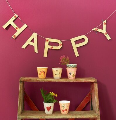 Rice Små Muggar Pink Bunny Print på rustik stege med växt