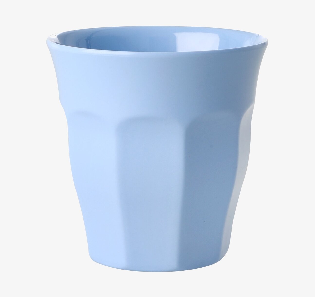 Mugg Melamin Pigeon Blue från Rice mot vit bakgrund