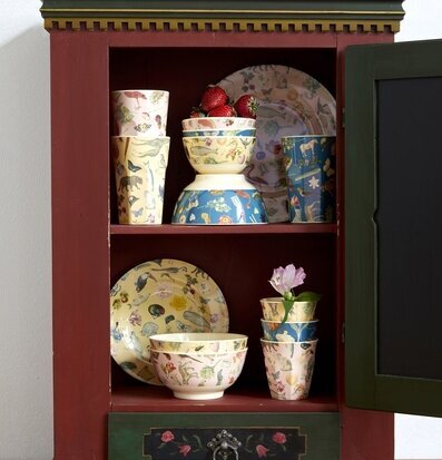 Mugg Pink Art Print från Rice i en rustik trähylla