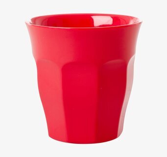 Mugg Melamin Red Kiss från Rice med facetterad yta