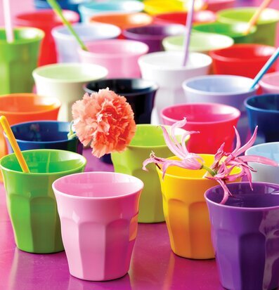 Mugg Grön från Rice i melamin med slät yta och stark färg