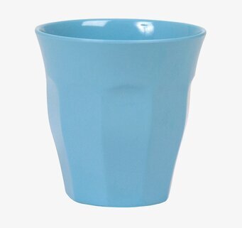 Mugg Turkos från Rice med klar turkos färg och vågig kant
