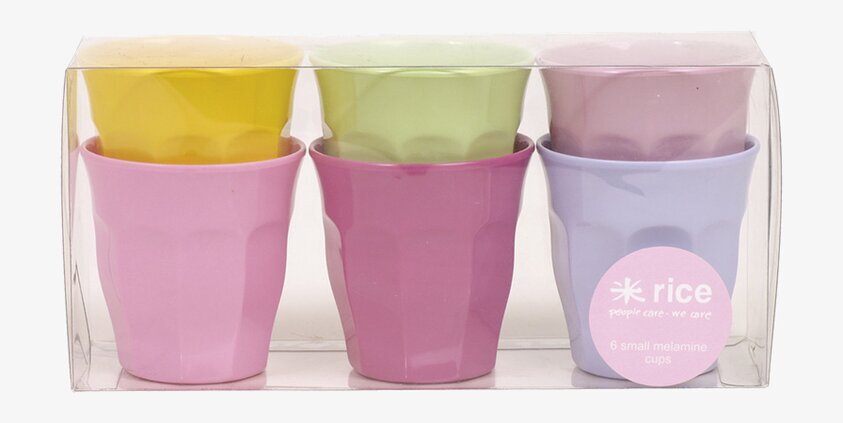 Små muggar - Pastell från Rice i transparent plastbox