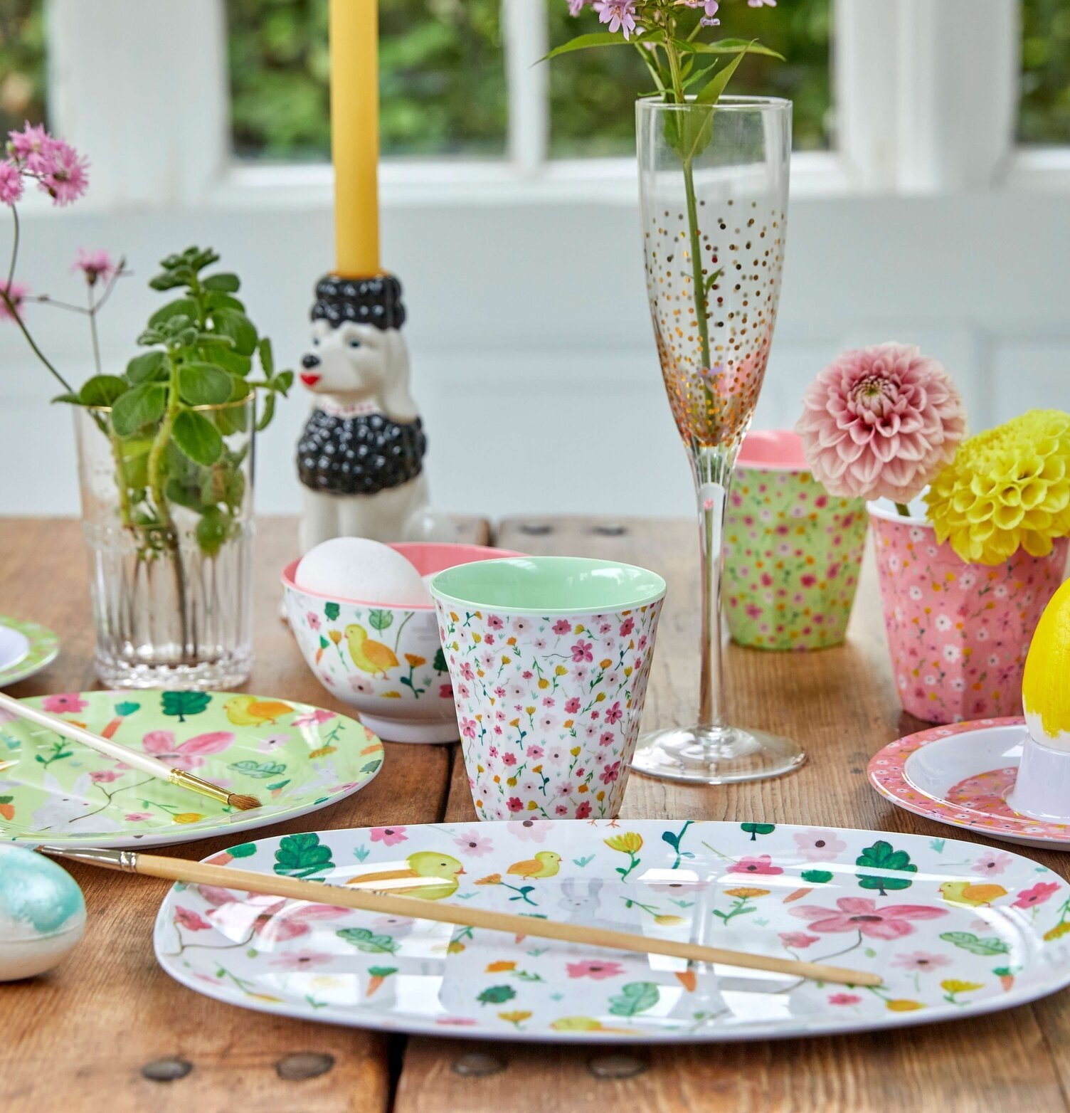 Mugg Pink Flower Print från Rice på rustikt träbord