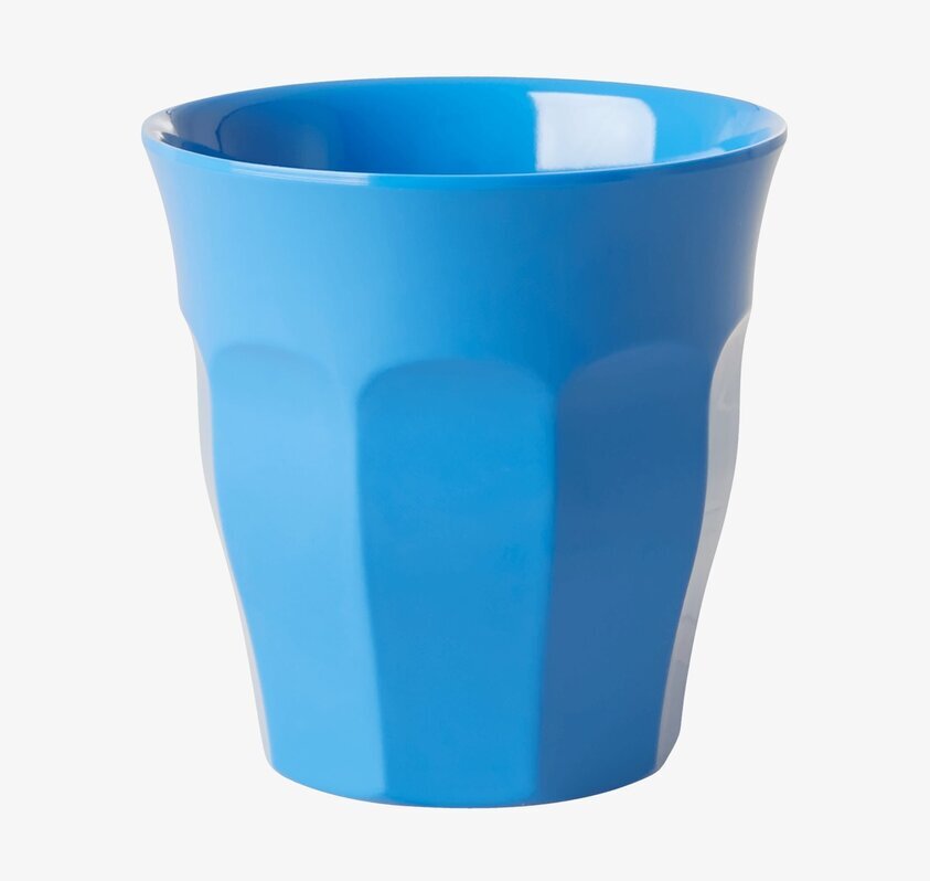 Mugg Melamin Ocean Blue från Rice med blå färg och räfflor
