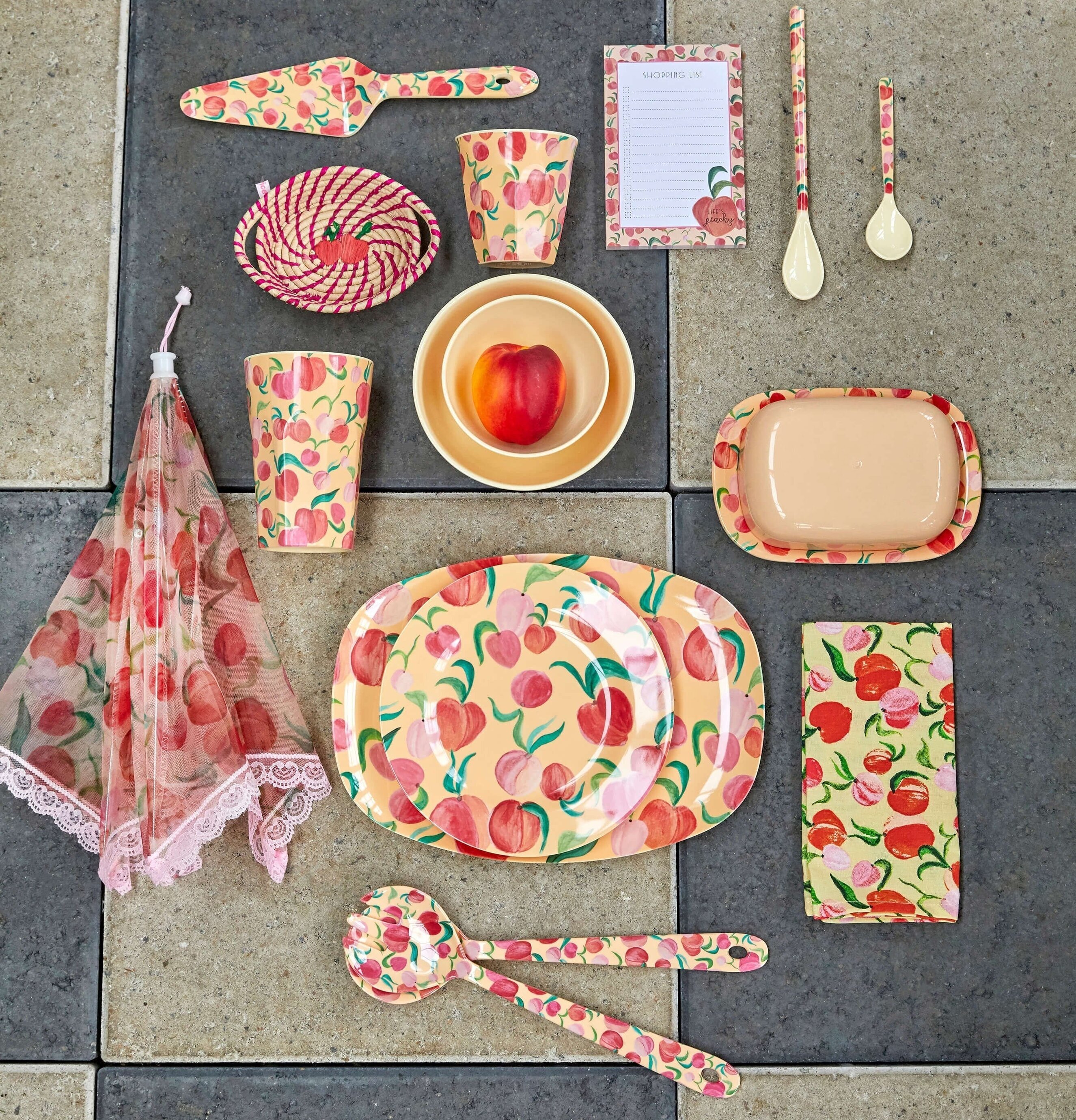 Mugg Latte Peach Print från Rice med färgglad persikodesign