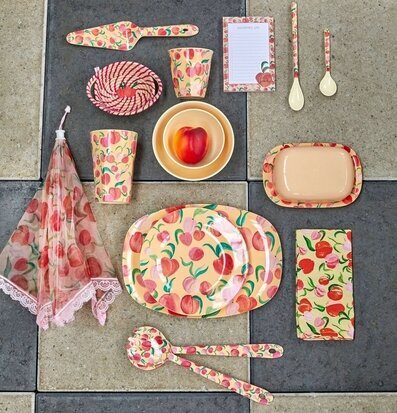 Mugg Latte Peach Print från Rice med färgglad persikodesign