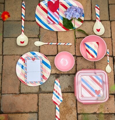 Mugg Candy Stripes Print från Rice på ett rustikt golv