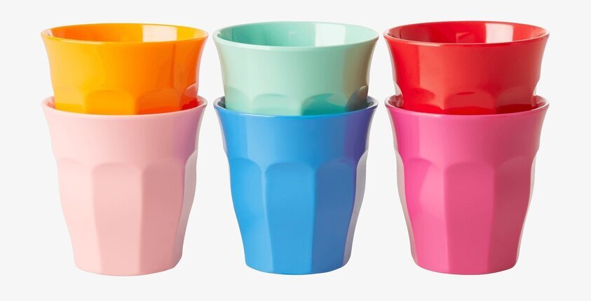 Muggar Small - Choose Happy från Rice, färgglada plastmuggar