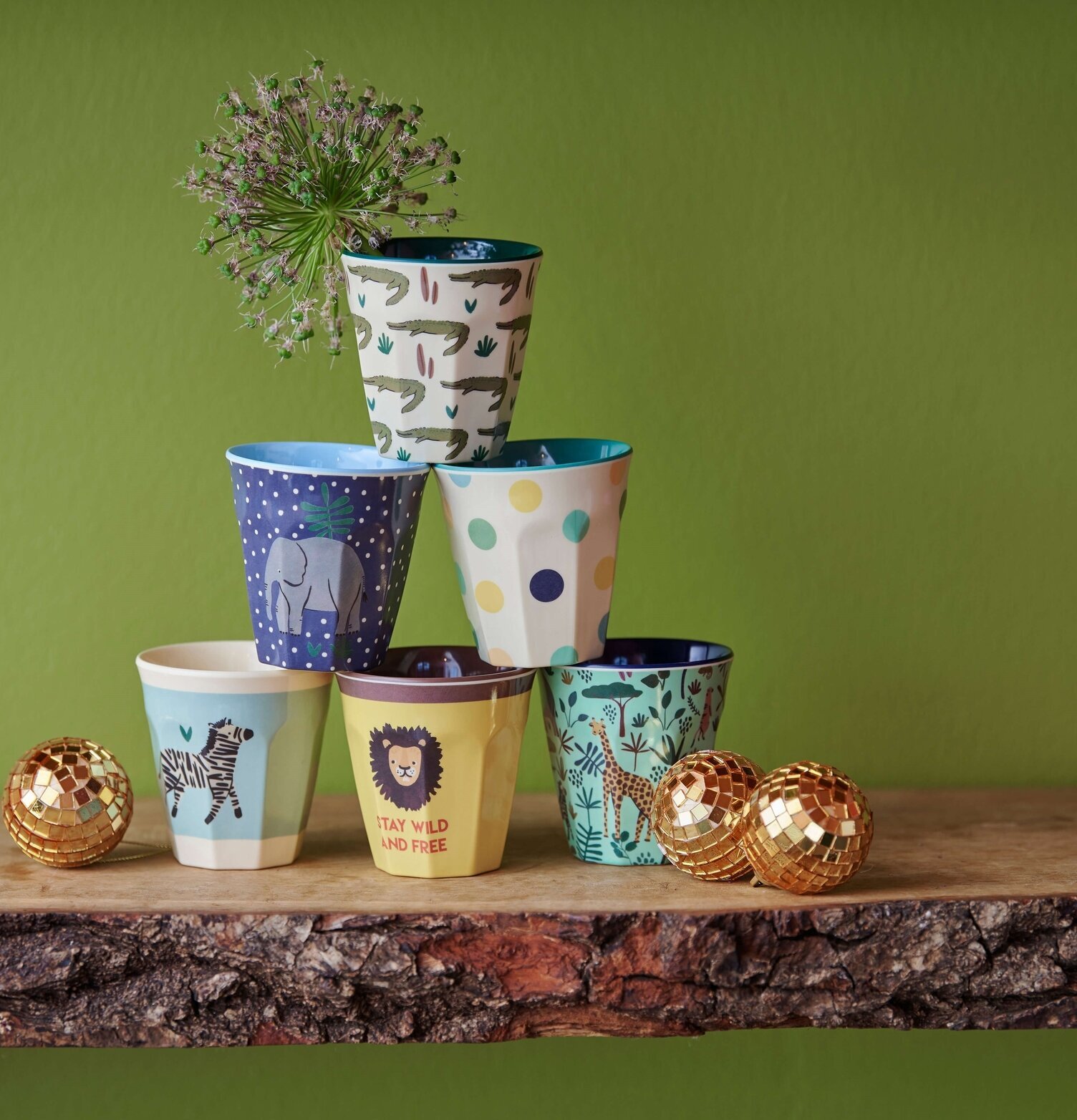 Mugg Crocodiles Print från Rice i pyramid med andra muggar