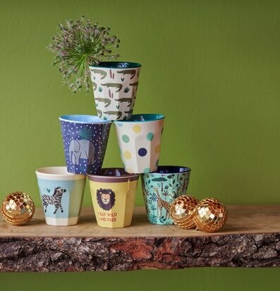 Mugg Crocodiles Print från Rice i pyramid med andra muggar