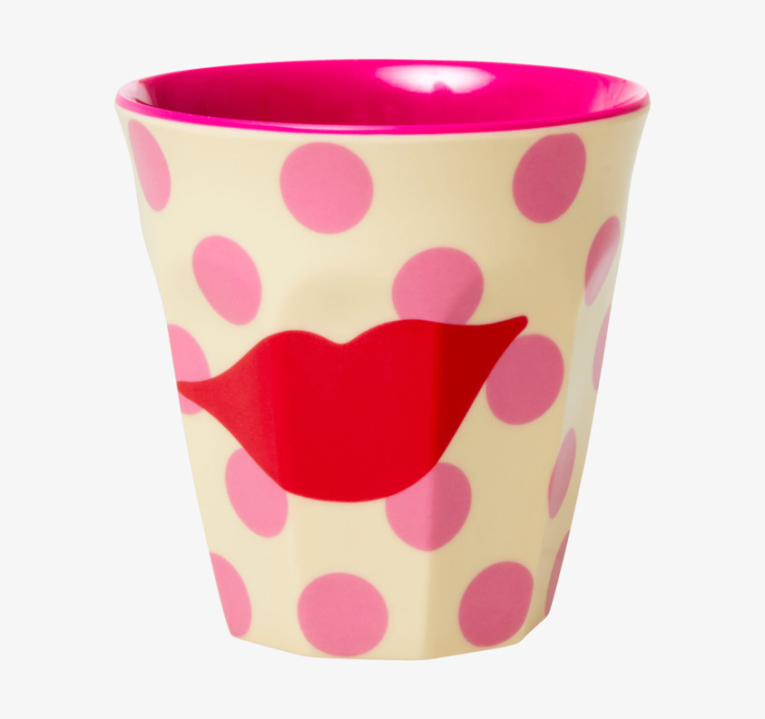 Mugg Kiss Print från Rice med rosa prickar och läppavtryck