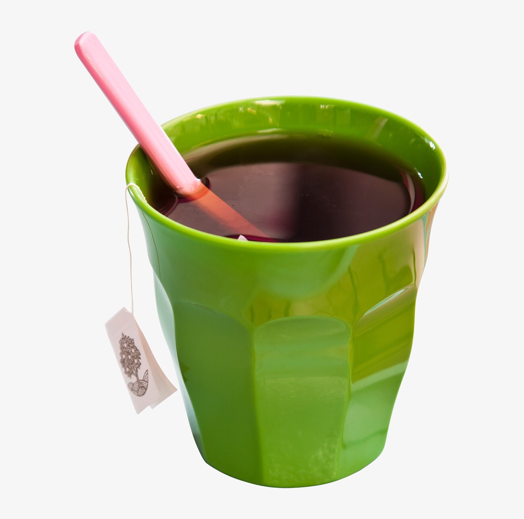 Mugg Grön från Rice med te och rosa sked i enkel miljö