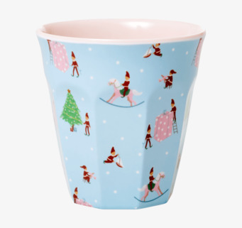 Mugg Xmas Elf Print från Rice med tomtar och julgran