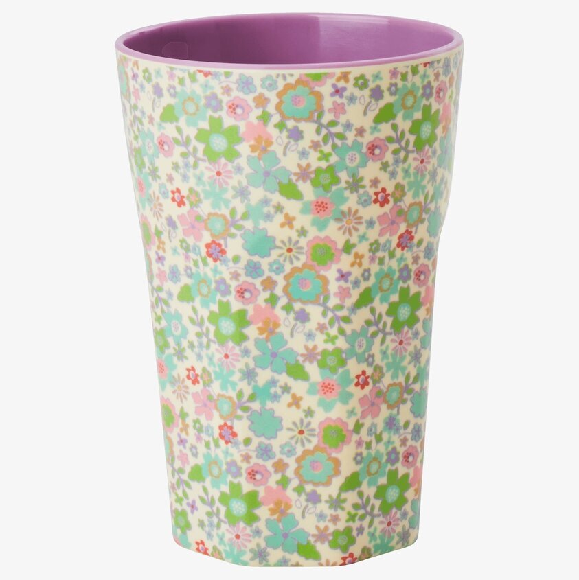 Mugg Latte Pastel Fall Floral Print från Rice på vit bakgrund