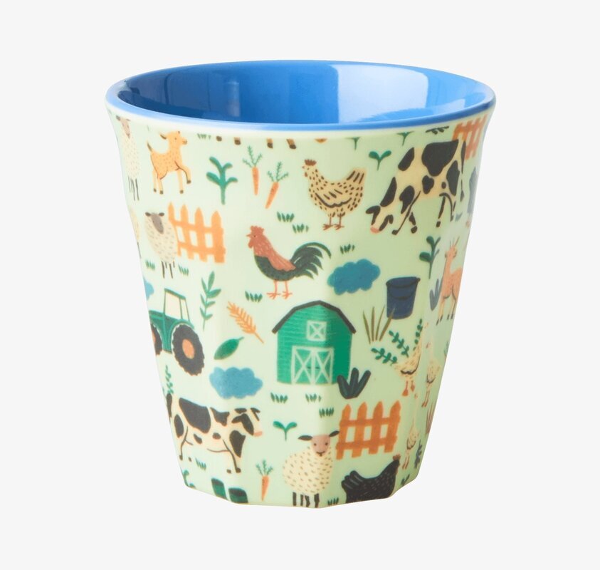 Barnmugg Blue Farm Print från Rice med lantbrukstema