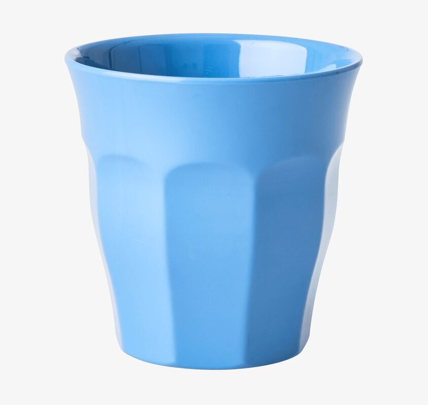 Mugg Gendarme Blue från Rice i en minimalistisk miljö