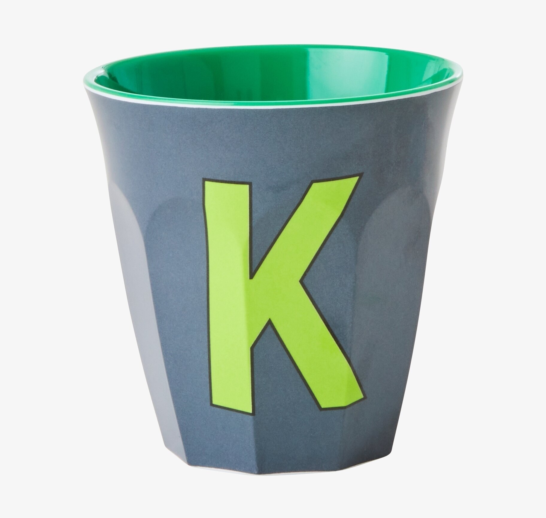 Mugg Alphabet Blue K från Rice med blå och grön design