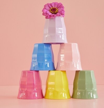 Små Muggar 6-pack - Flower Me Happy från Rice på rosa bord