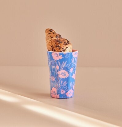 Mugg Latte Poppies Love Print från Rice med croissant