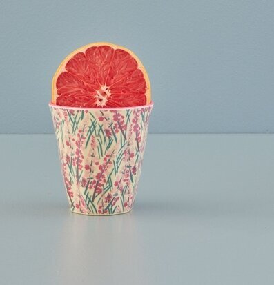 Melaminmugg Floral Field Print från Rice med blommönster