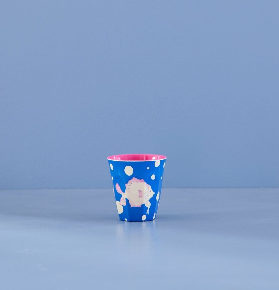 Melaminmugg Fish Blue Print från Rice med fiskmotiv