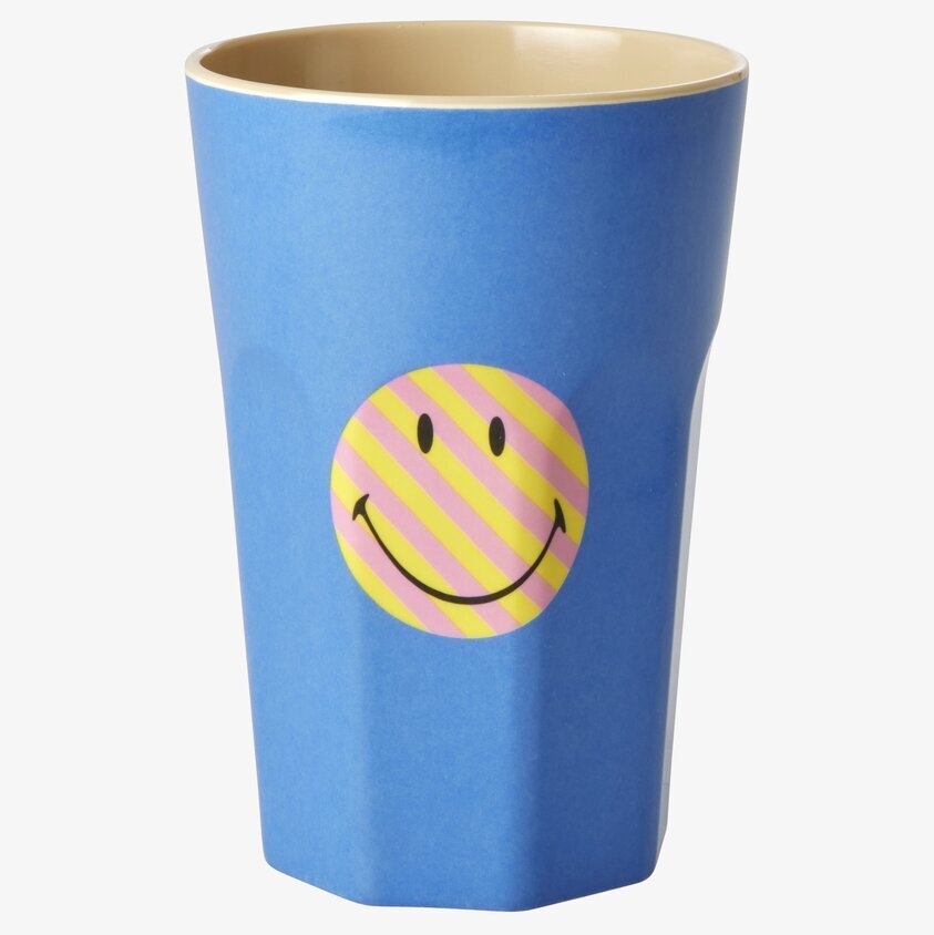 Mugg Latte Blue Smiley Print från Rice i neutral bakgrund