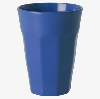 Mugg Latte Navy Blue från Rice mot enkel vit bakgrund