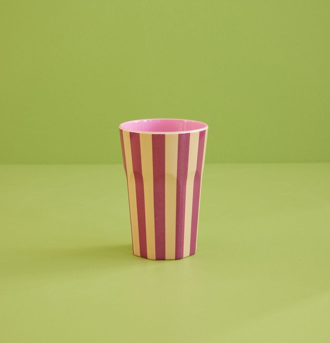 Mugg Latte Stripes Print från Rice med randigt mönster