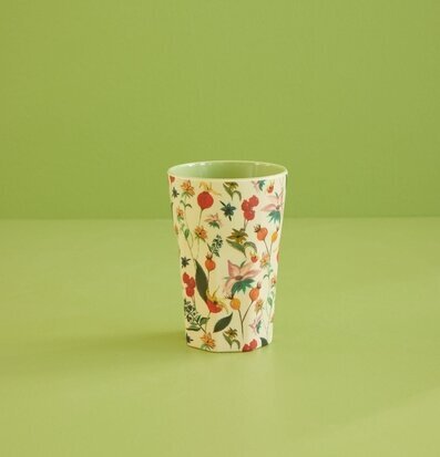 Mugg Latte Rosebuds Print från Rice med blommigt mönster