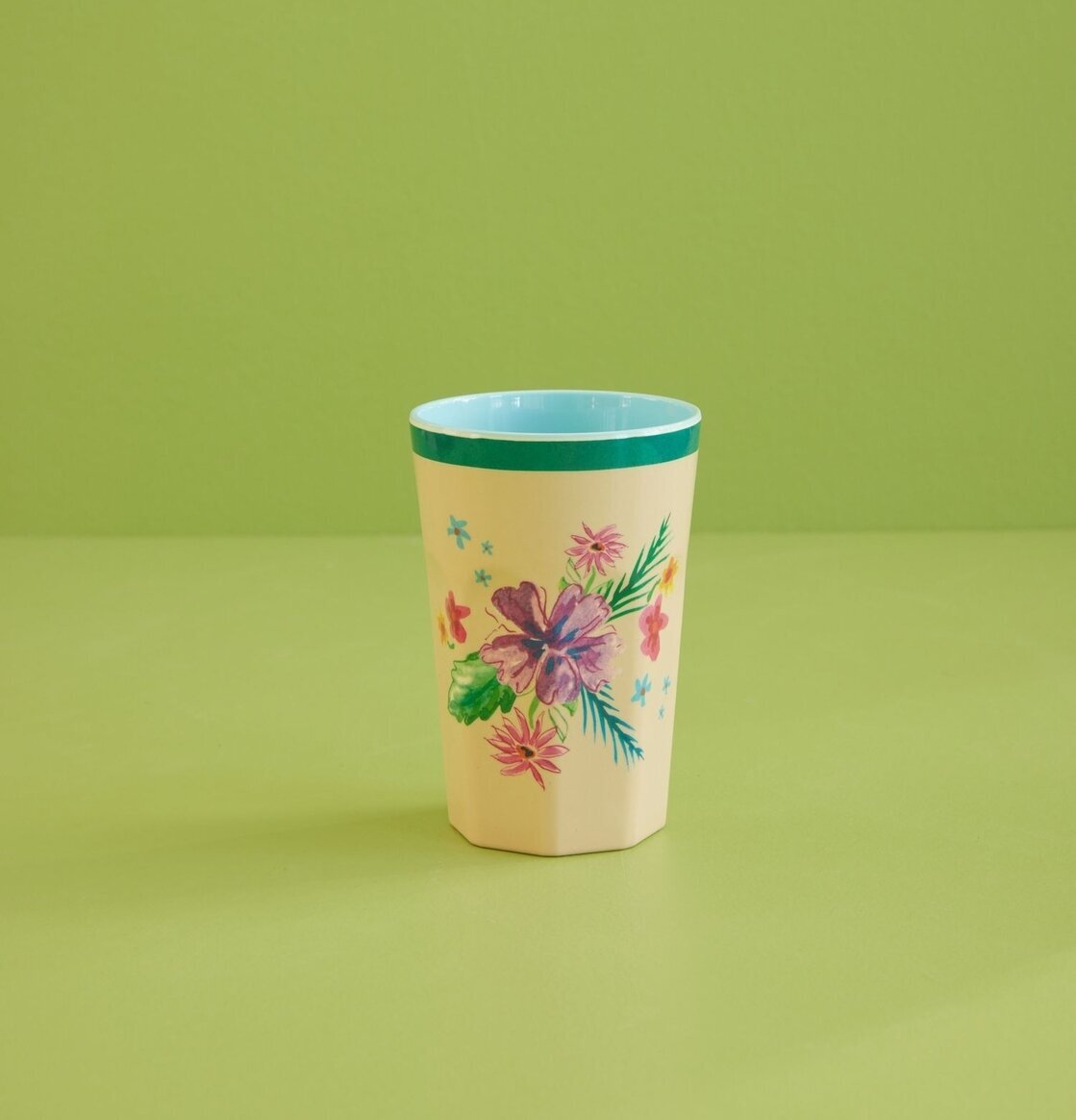 Mugg Latte Arda Bloom Print från Rice med blommönster