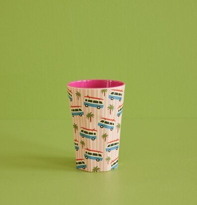 Mugg Latte Pink Cars Print från Rice med retrobilar och palmer