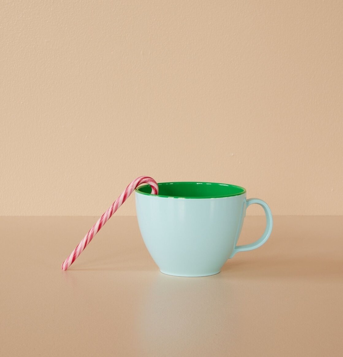 Melamin Jumbomugg Blå/Grön från Rice med röd godiskäpp