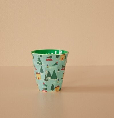 Melaminmugg Happy Holiday Print från Rice på beige yta