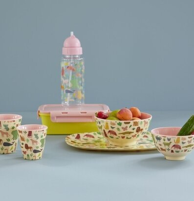 Melaminmugg Sweet Jungle Print Pink från Rice med tillbehör