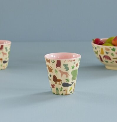 Melaminmugg Sweet Jungle Print Pink från Rice med djurmotiv