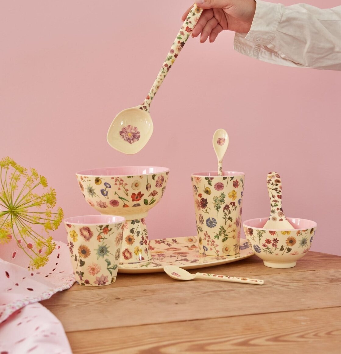 Melaminmugg Floras Dream Print från Rice med blommönster