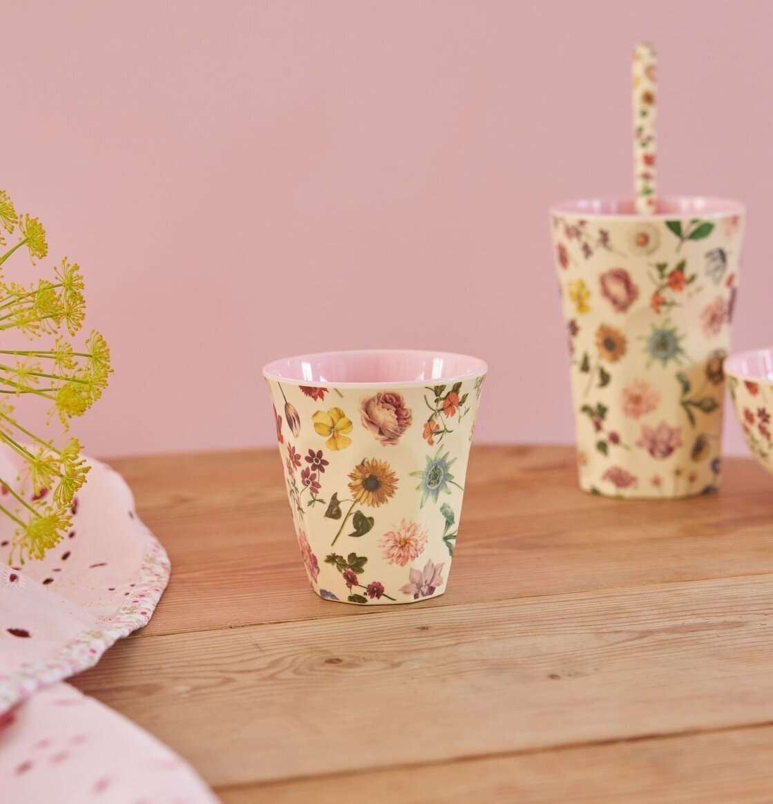 Melaminmugg Floras Dream Print från Rice med blommönster