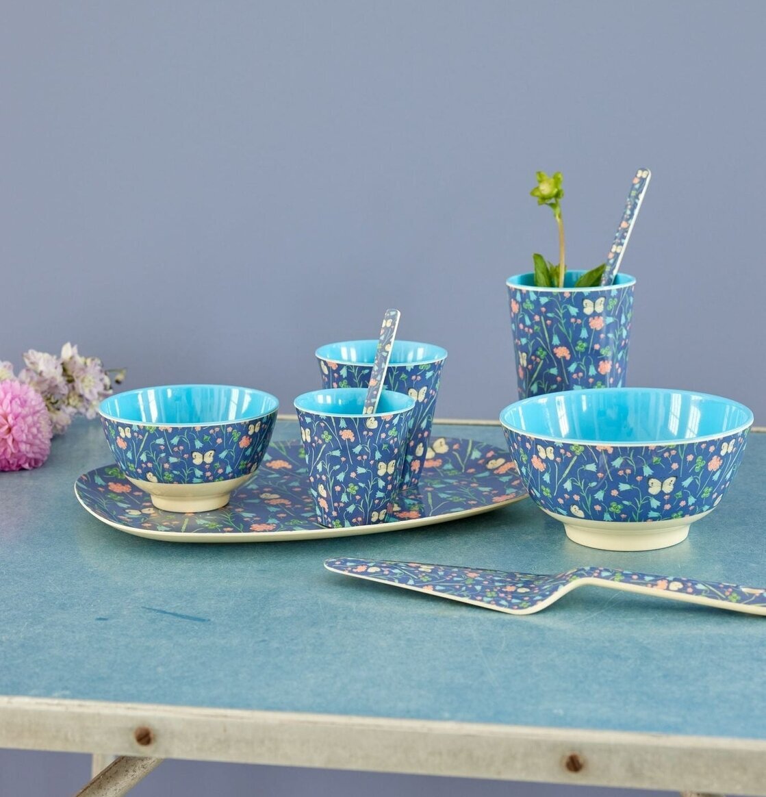 Melaminmugg Butterfly Field Print från Rice med blommönster