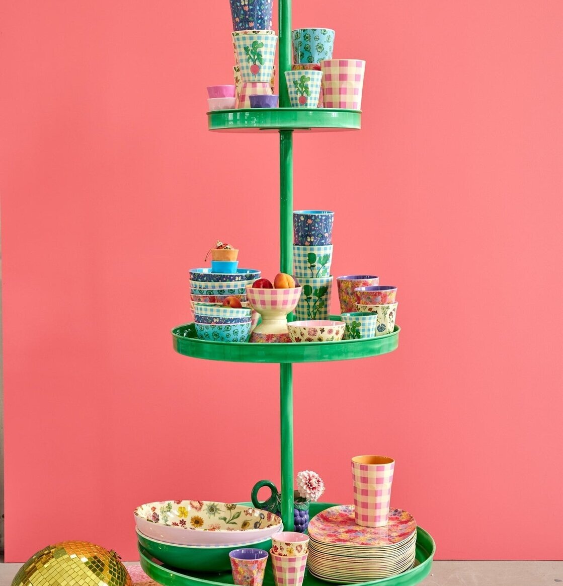 Mugg Latte Butterfly Field Print från Rice på grönt tårtfat