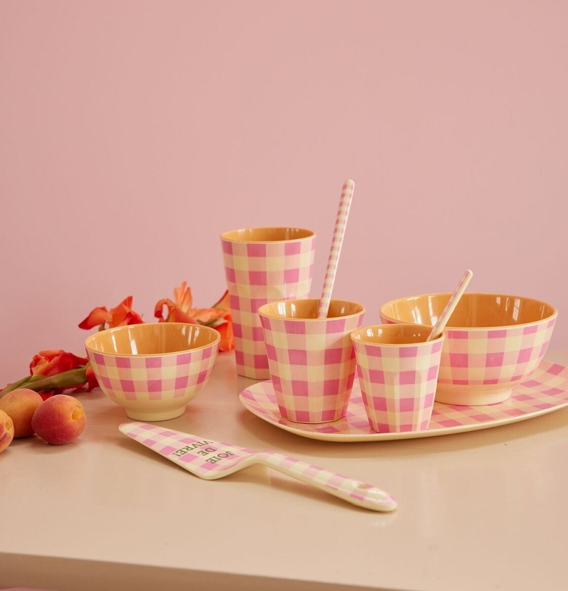 Melaminmugg Check It Out Print från Rice med rutmönster