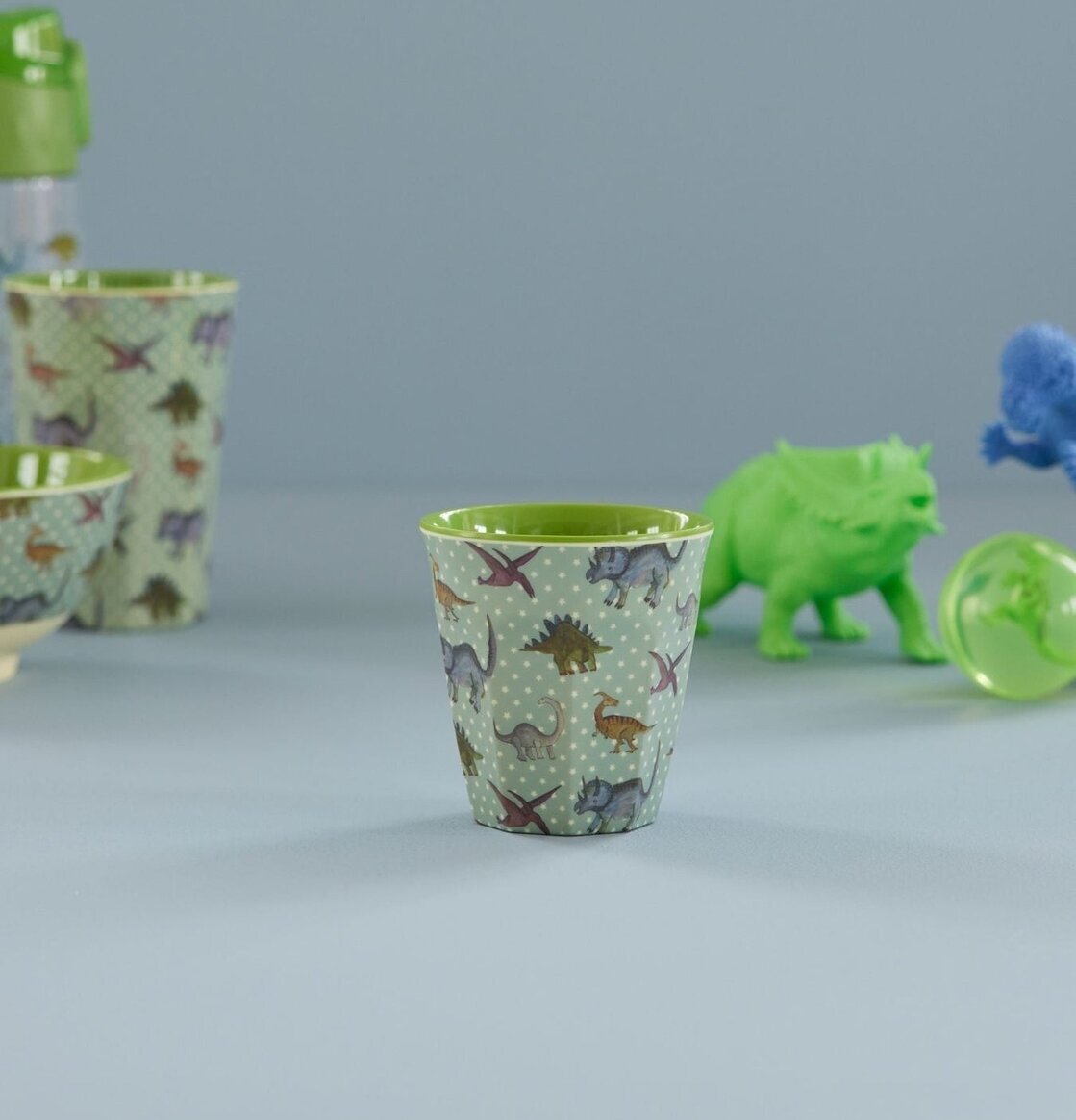 Melaminmugg New Dino Print från Rice med dinosaurietema